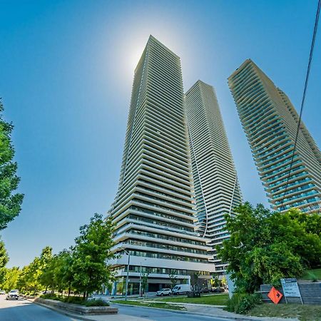 Condo In Parklawn & Lake Shore With Free Parking Close To Airport 토론토 외부 사진