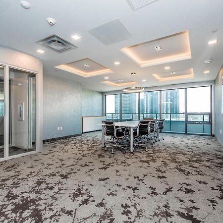 Condo In Parklawn & Lake Shore With Free Parking Close To Airport 토론토 외부 사진