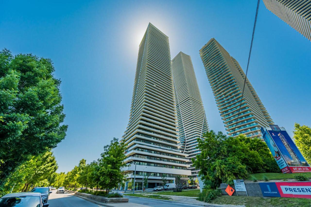 Condo In Parklawn & Lake Shore With Free Parking Close To Airport 토론토 외부 사진