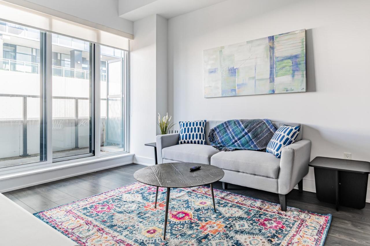 Condo In Parklawn & Lake Shore With Free Parking Close To Airport 토론토 외부 사진