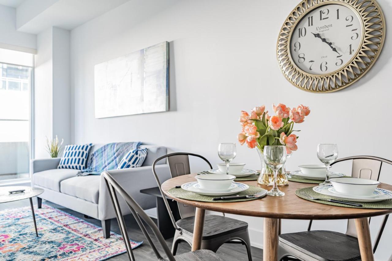 Condo In Parklawn & Lake Shore With Free Parking Close To Airport 토론토 외부 사진