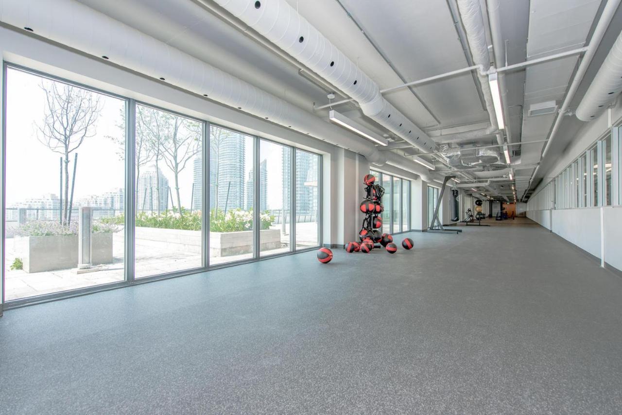 Condo In Parklawn & Lake Shore With Free Parking Close To Airport 토론토 외부 사진