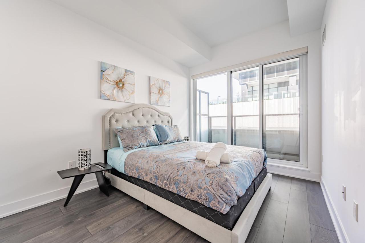 Condo In Parklawn & Lake Shore With Free Parking Close To Airport 토론토 외부 사진