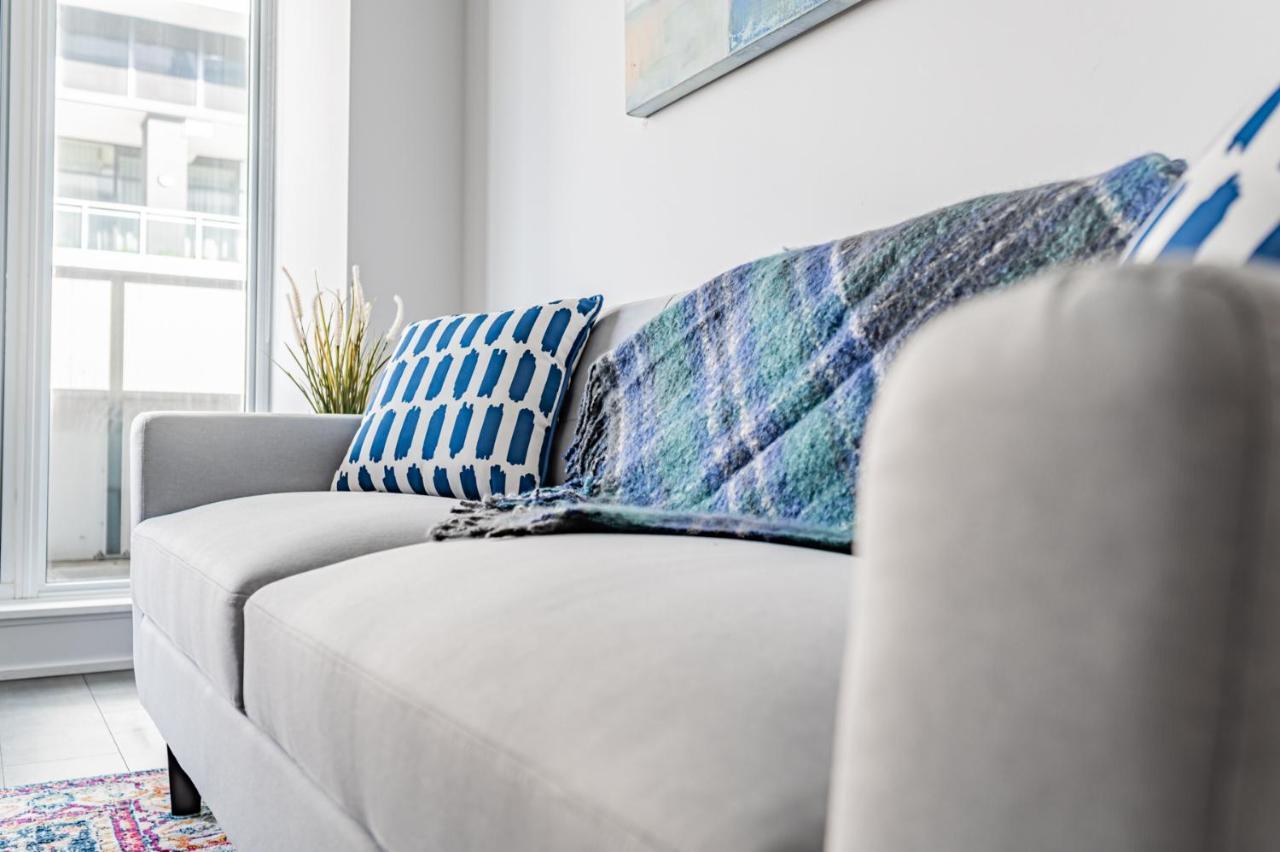 Condo In Parklawn & Lake Shore With Free Parking Close To Airport 토론토 외부 사진