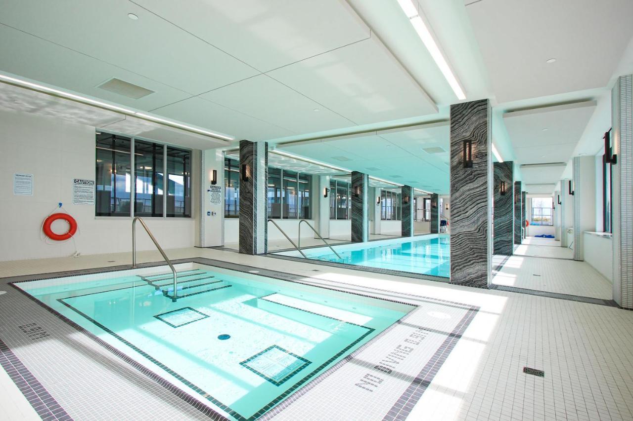 Condo In Parklawn & Lake Shore With Free Parking Close To Airport 토론토 외부 사진