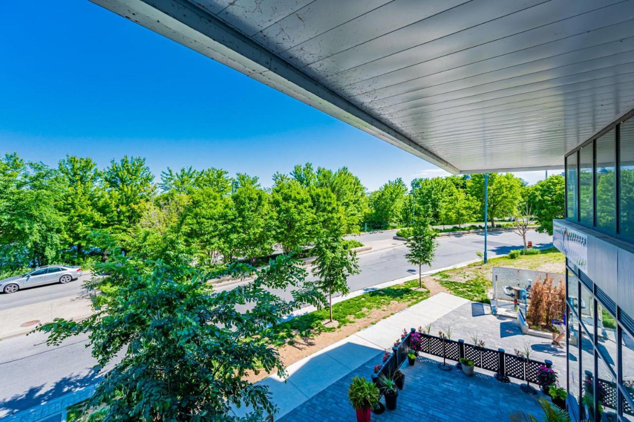 Condo In Parklawn & Lake Shore With Free Parking Close To Airport 토론토 외부 사진