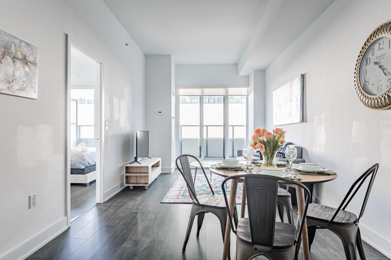 Condo In Parklawn & Lake Shore With Free Parking Close To Airport 토론토 외부 사진