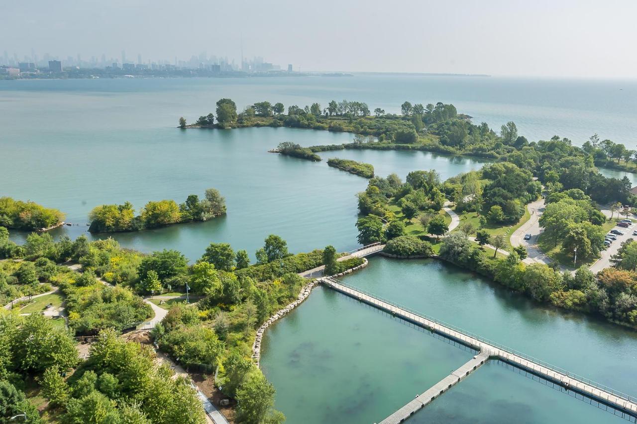 Condo In Parklawn & Lake Shore With Free Parking Close To Airport 토론토 외부 사진