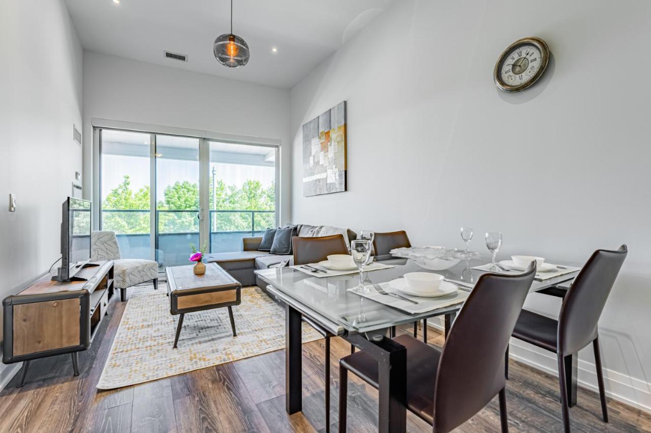 Condo In Parklawn & Lake Shore With Free Parking Close To Airport 토론토 외부 사진