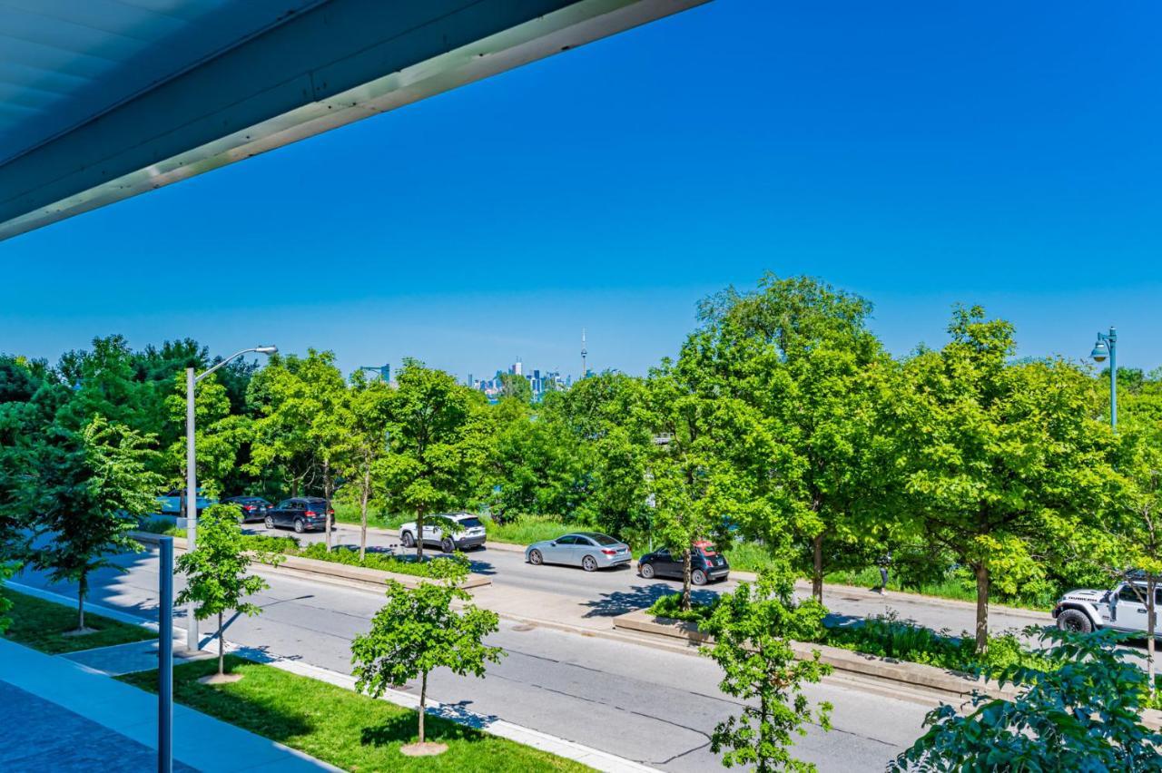 Condo In Parklawn & Lake Shore With Free Parking Close To Airport 토론토 외부 사진