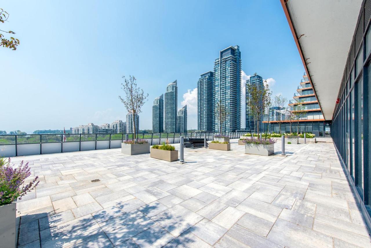 Condo In Parklawn & Lake Shore With Free Parking Close To Airport 토론토 외부 사진