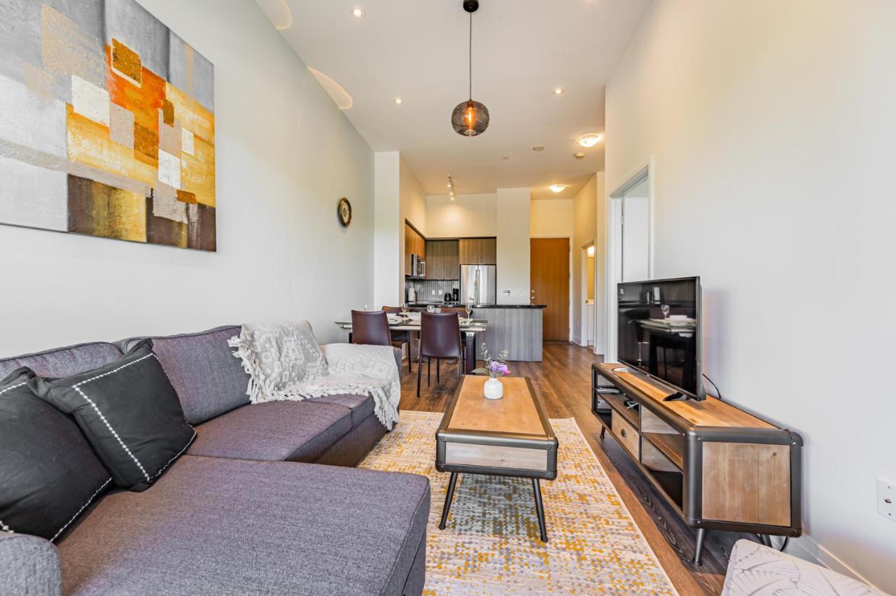 Condo In Parklawn & Lake Shore With Free Parking Close To Airport 토론토 외부 사진