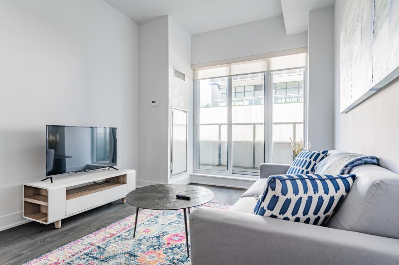 Condo In Parklawn & Lake Shore With Free Parking Close To Airport 토론토 외부 사진