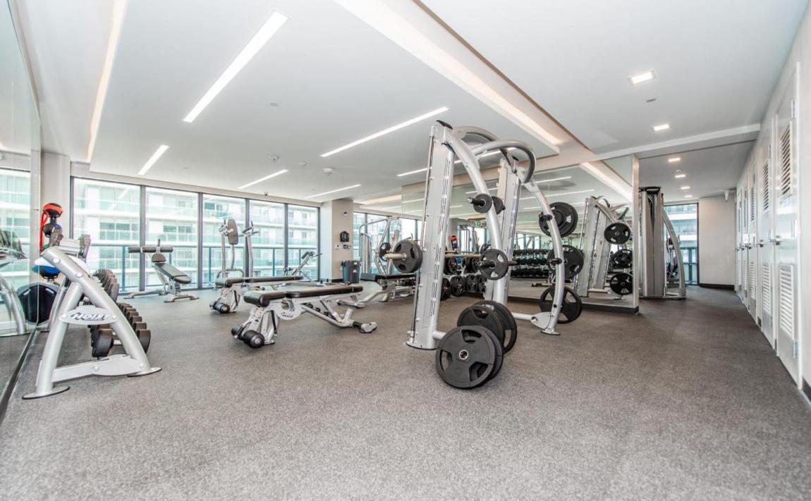 Condo In Parklawn & Lake Shore With Free Parking Close To Airport 토론토 외부 사진