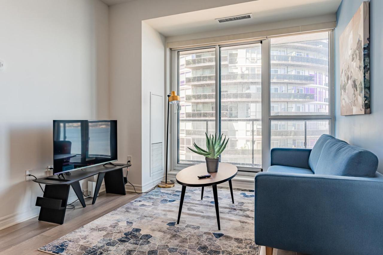 Condo In Parklawn & Lake Shore With Free Parking Close To Airport 토론토 외부 사진