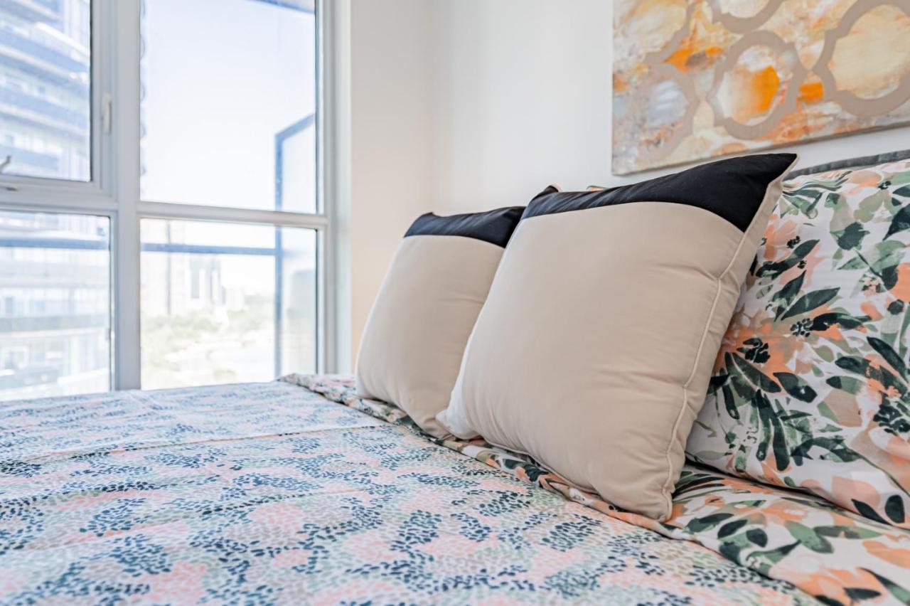 Condo In Parklawn & Lake Shore With Free Parking Close To Airport 토론토 외부 사진