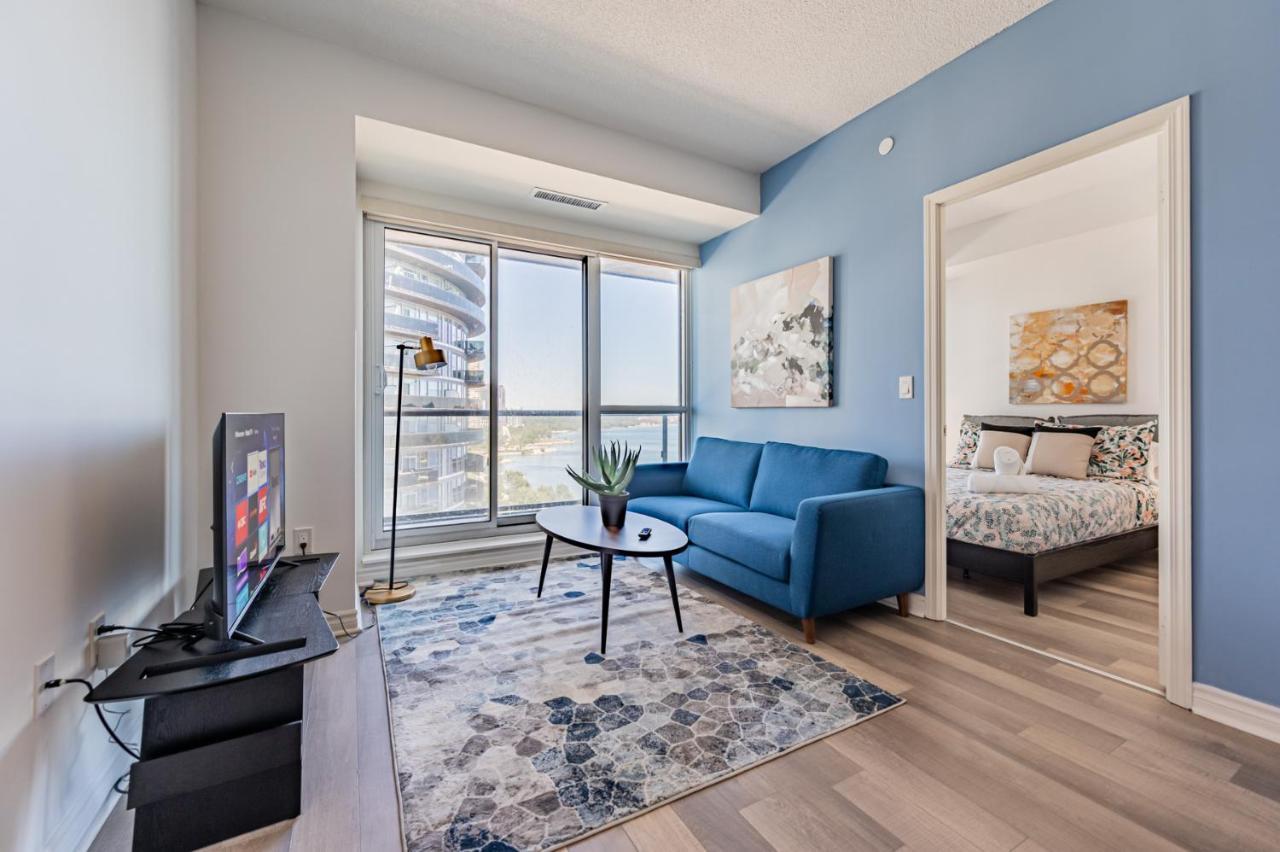 Condo In Parklawn & Lake Shore With Free Parking Close To Airport 토론토 외부 사진