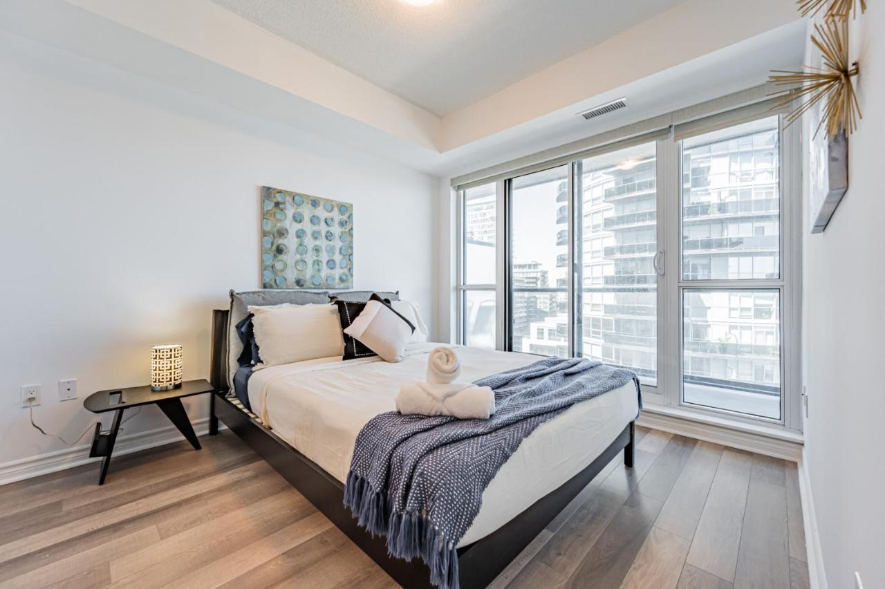 Condo In Parklawn & Lake Shore With Free Parking Close To Airport 토론토 외부 사진
