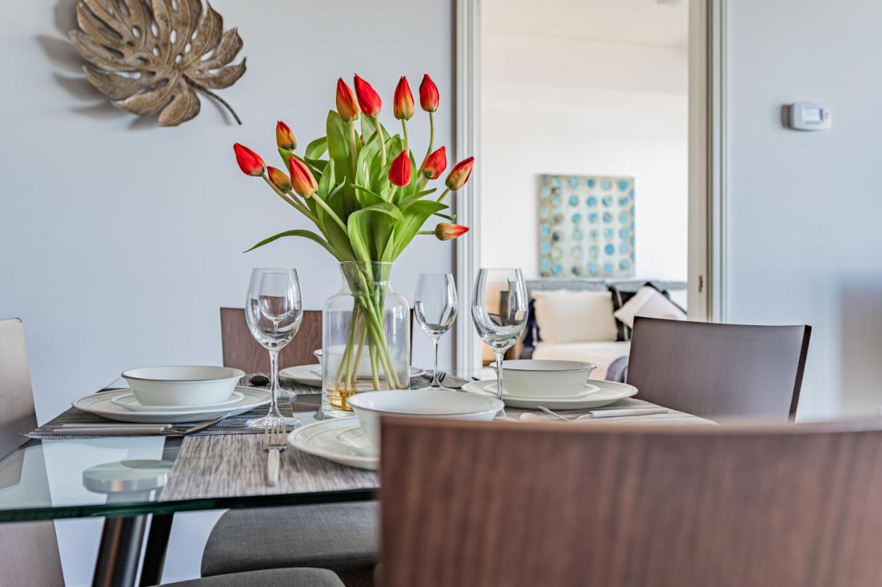 Condo In Parklawn & Lake Shore With Free Parking Close To Airport 토론토 외부 사진