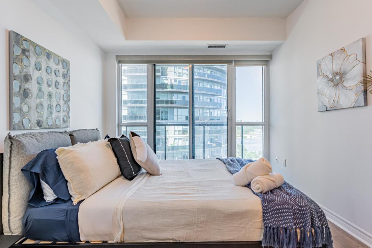 Condo In Parklawn & Lake Shore With Free Parking Close To Airport 토론토 외부 사진