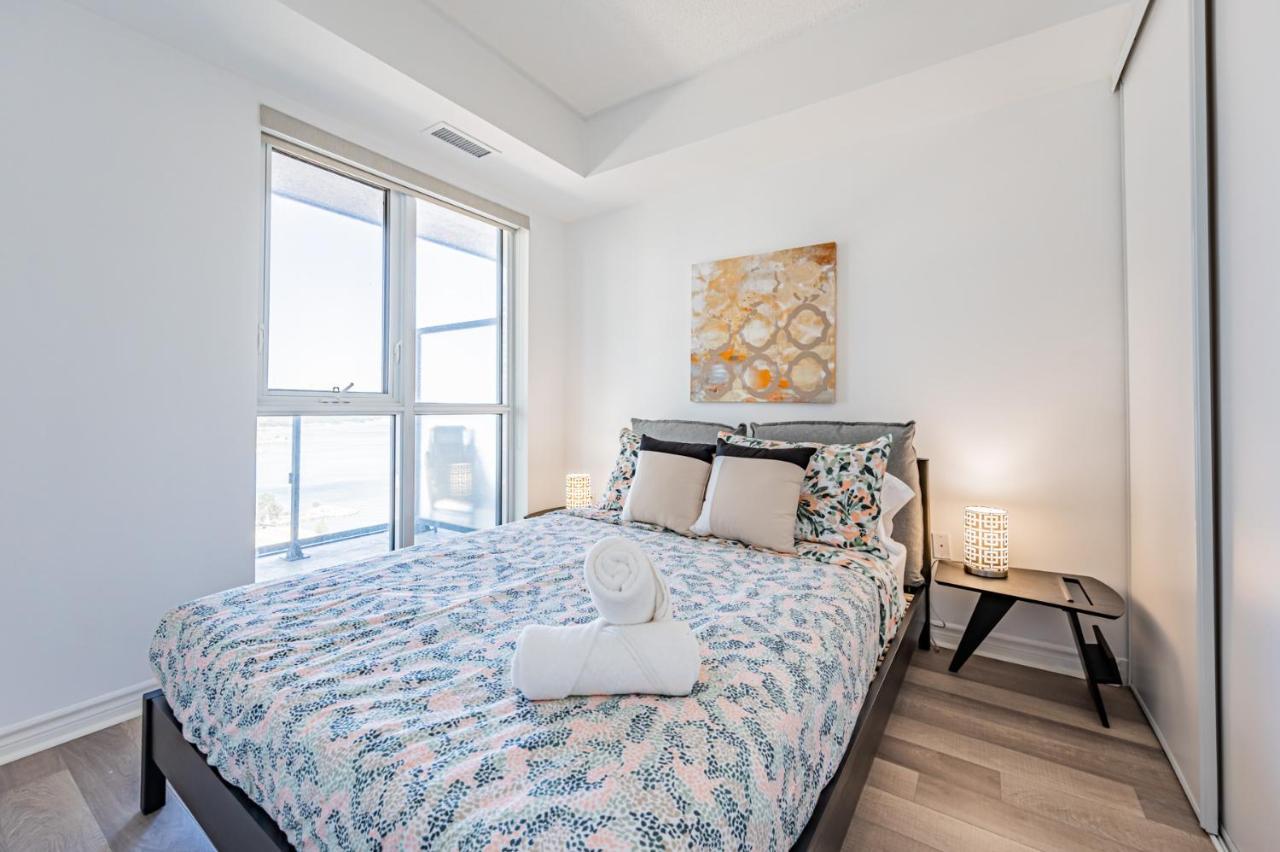 Condo In Parklawn & Lake Shore With Free Parking Close To Airport 토론토 외부 사진