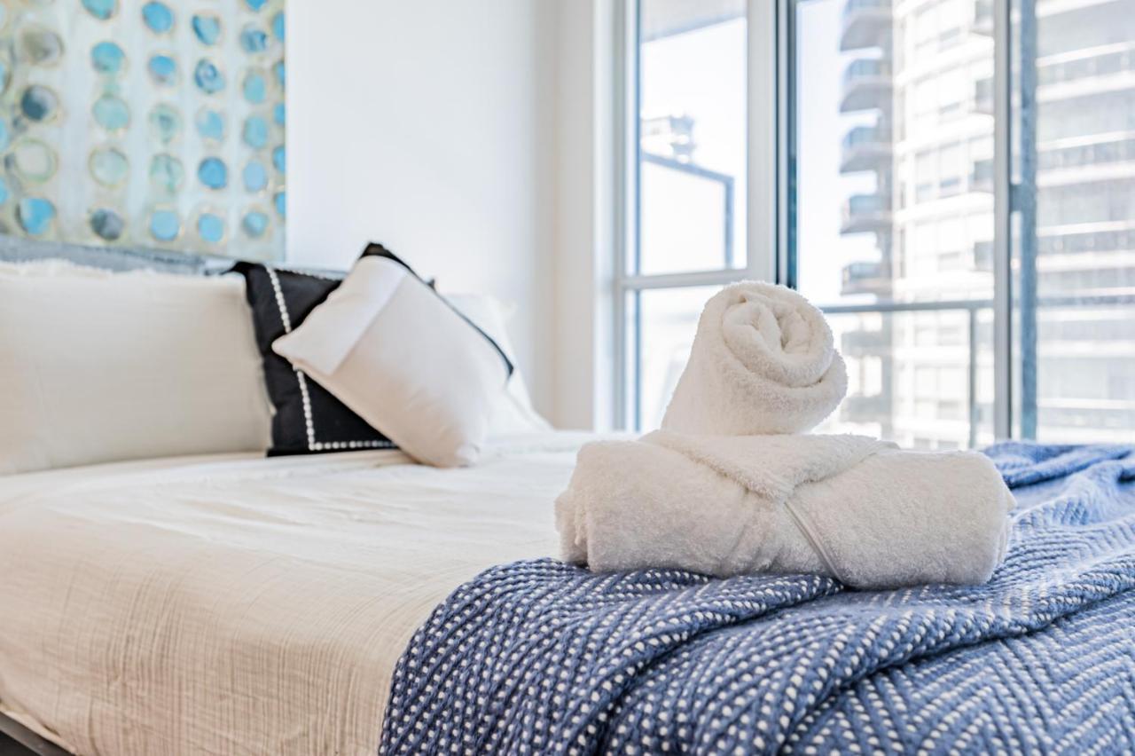 Condo In Parklawn & Lake Shore With Free Parking Close To Airport 토론토 외부 사진